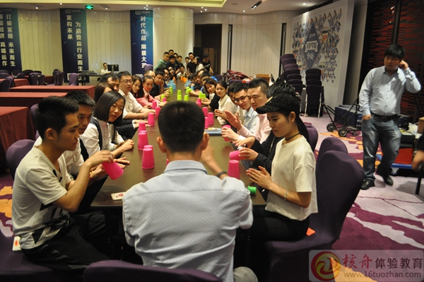 特別報(bào)導(dǎo)：全國200位頂尖服裝大咖演繹杯子舞體驗(yàn)課！